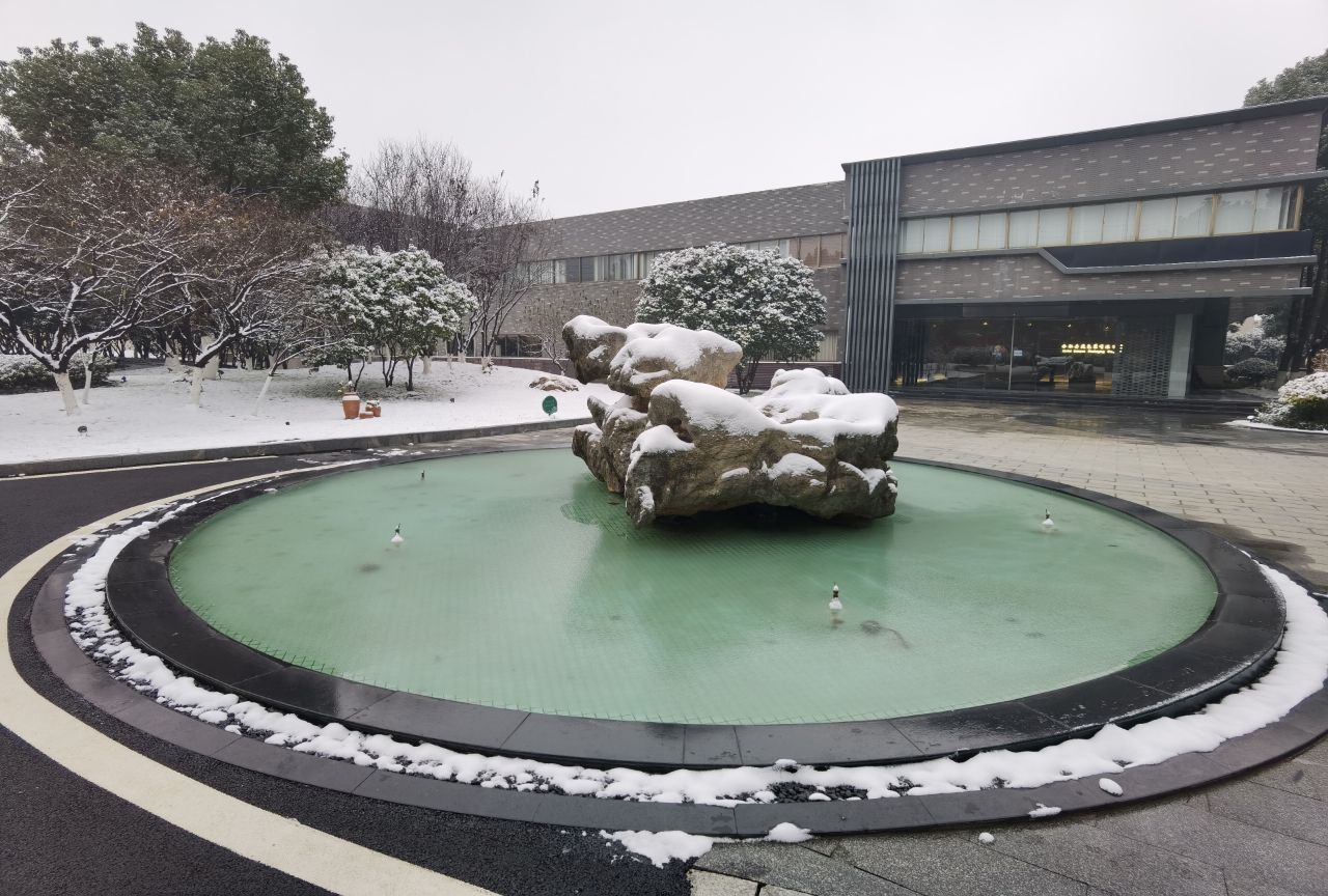 雪落時分，溫暖如初。